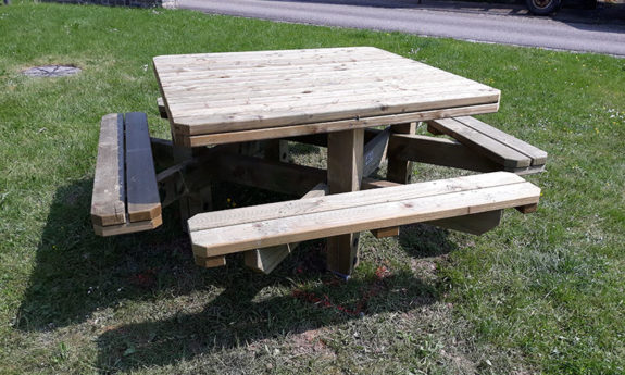 Table et bancs bois TVB