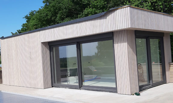 Poolhouse abris bois piscine TVB Sainlez