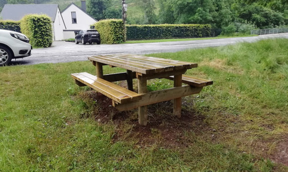 Table et bancs bois TVB
