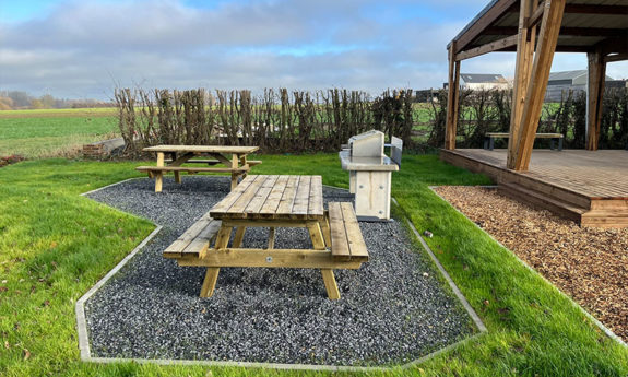 2024-139 Wasseiges - Table pique nique bois barbecue TVB