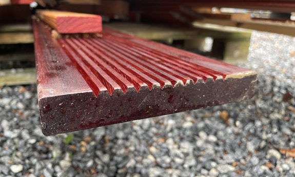 Padouk-bords_arrondis+stries-terrasse-bois-TVB
