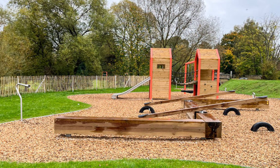 2023-182 Houyet Jeux bois métal - TVB