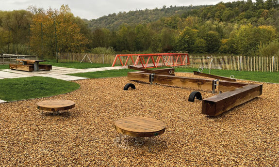 2023-182 Houyet Jeux bois métal - TVB