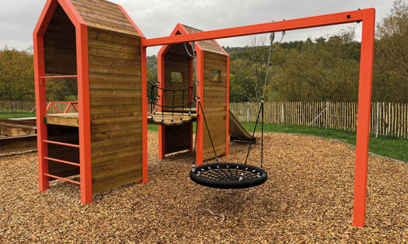 2023-182 Houyet Jeux bois métal - TVB